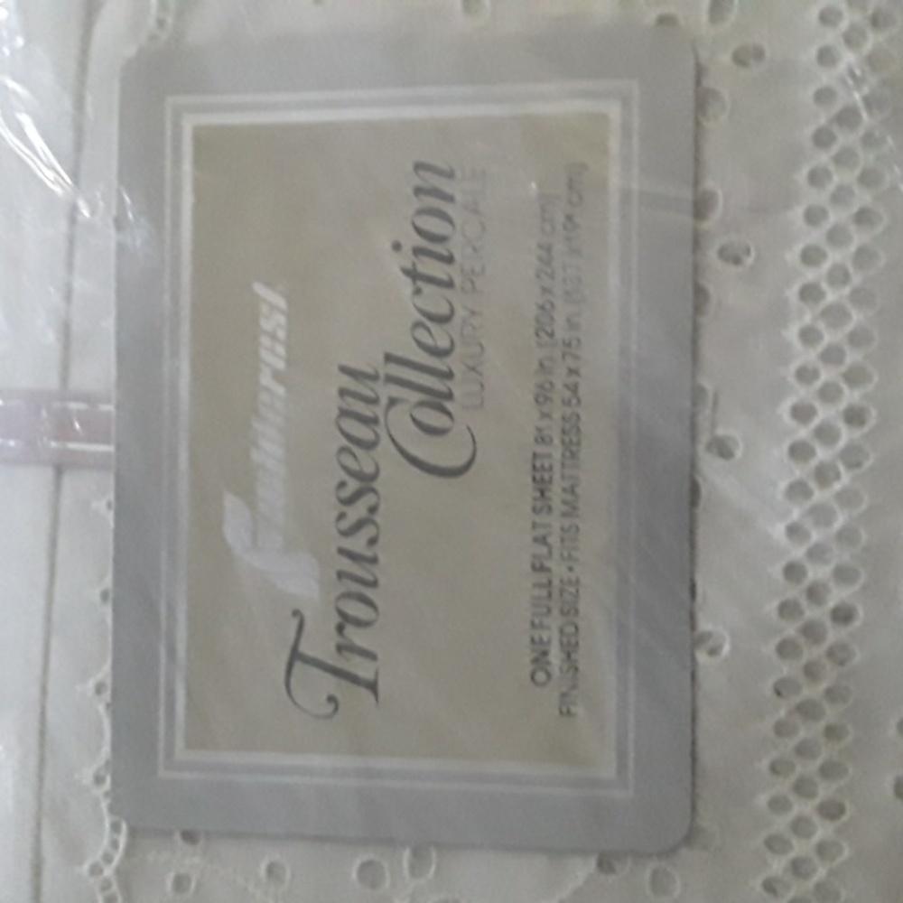 One full  size  flat  sheet  (new )